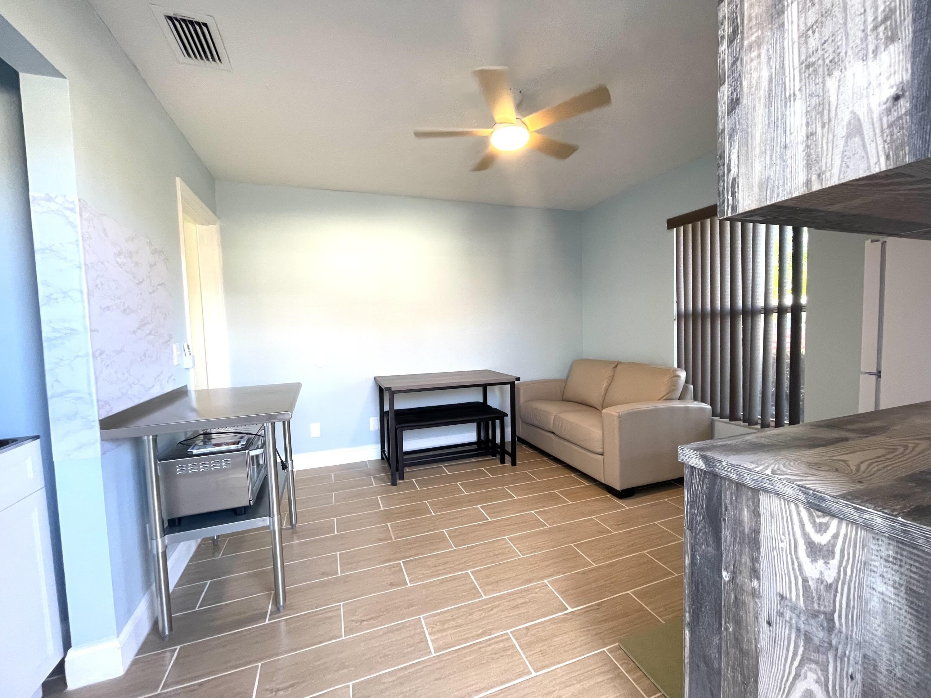 5753 SE MERCEDES Avenue – photo 3