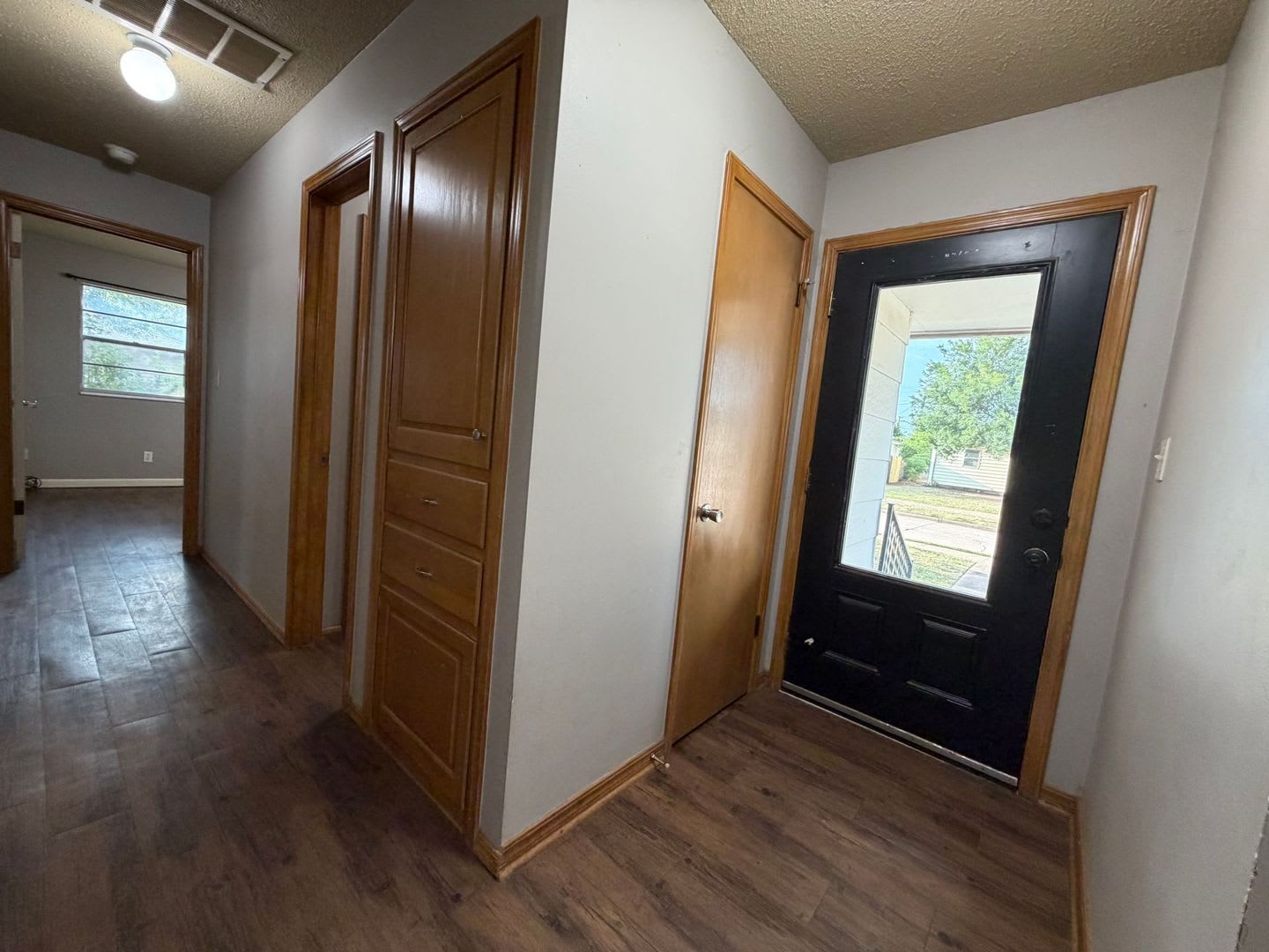 3 Bedroom 1.5 Bathroom 2 Car Garage – photo 3