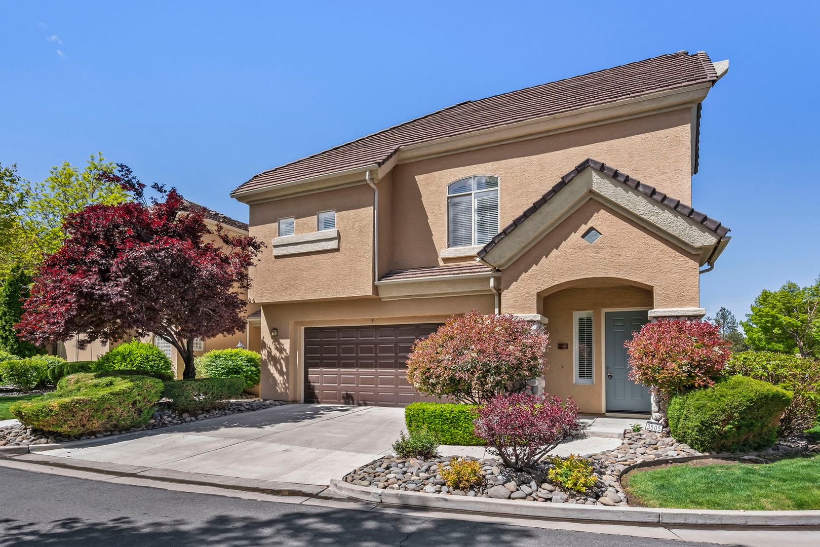 Beautiful Fleur de Lis townhome, Gated Community! – photo 3