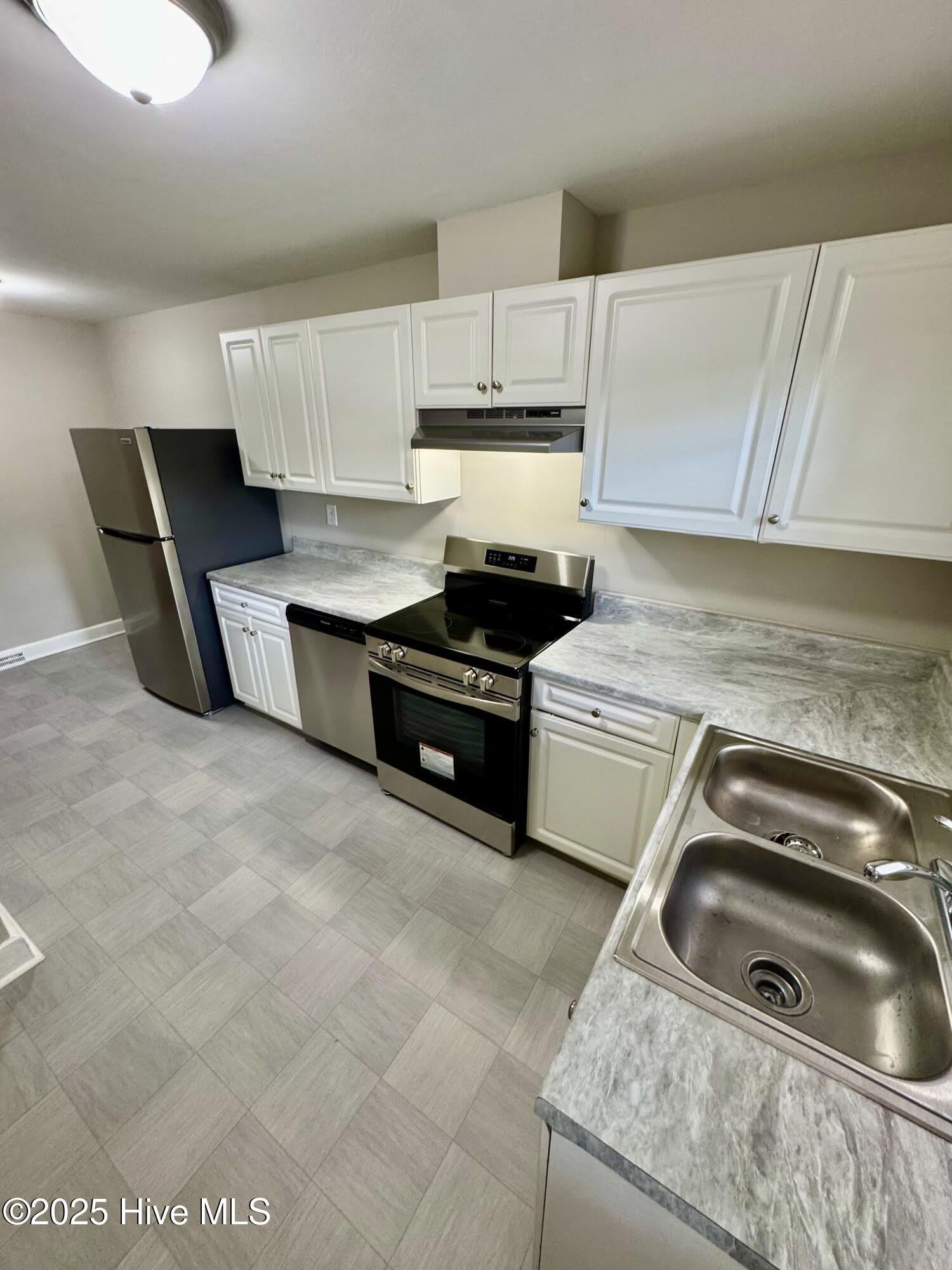 2506 E 3rd Street – photo 2