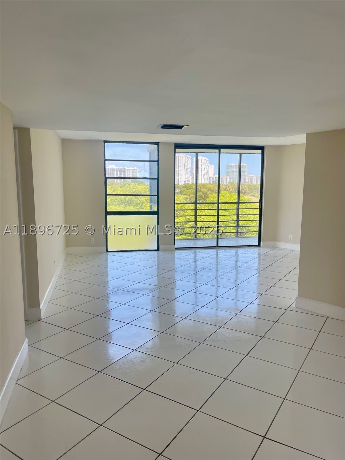 20400 W Country Club Dr – photo 4