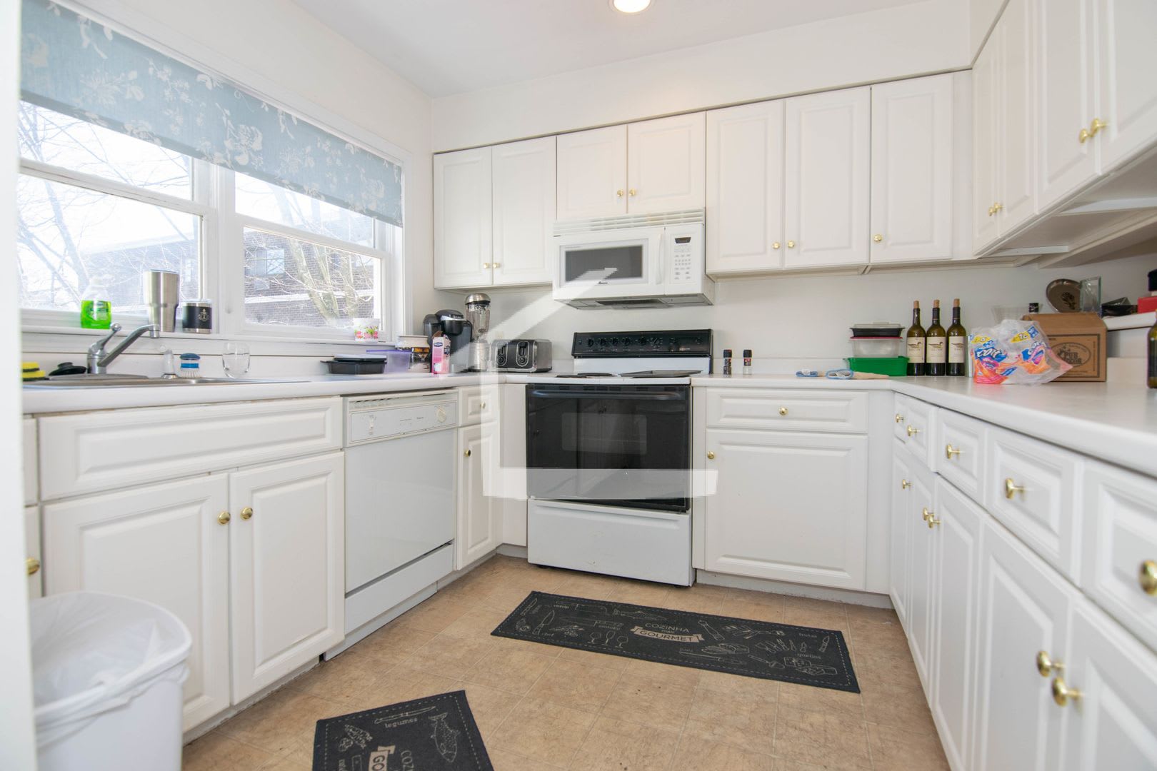 Charming 3 Bedroom-NO Broker Fee – photo 5