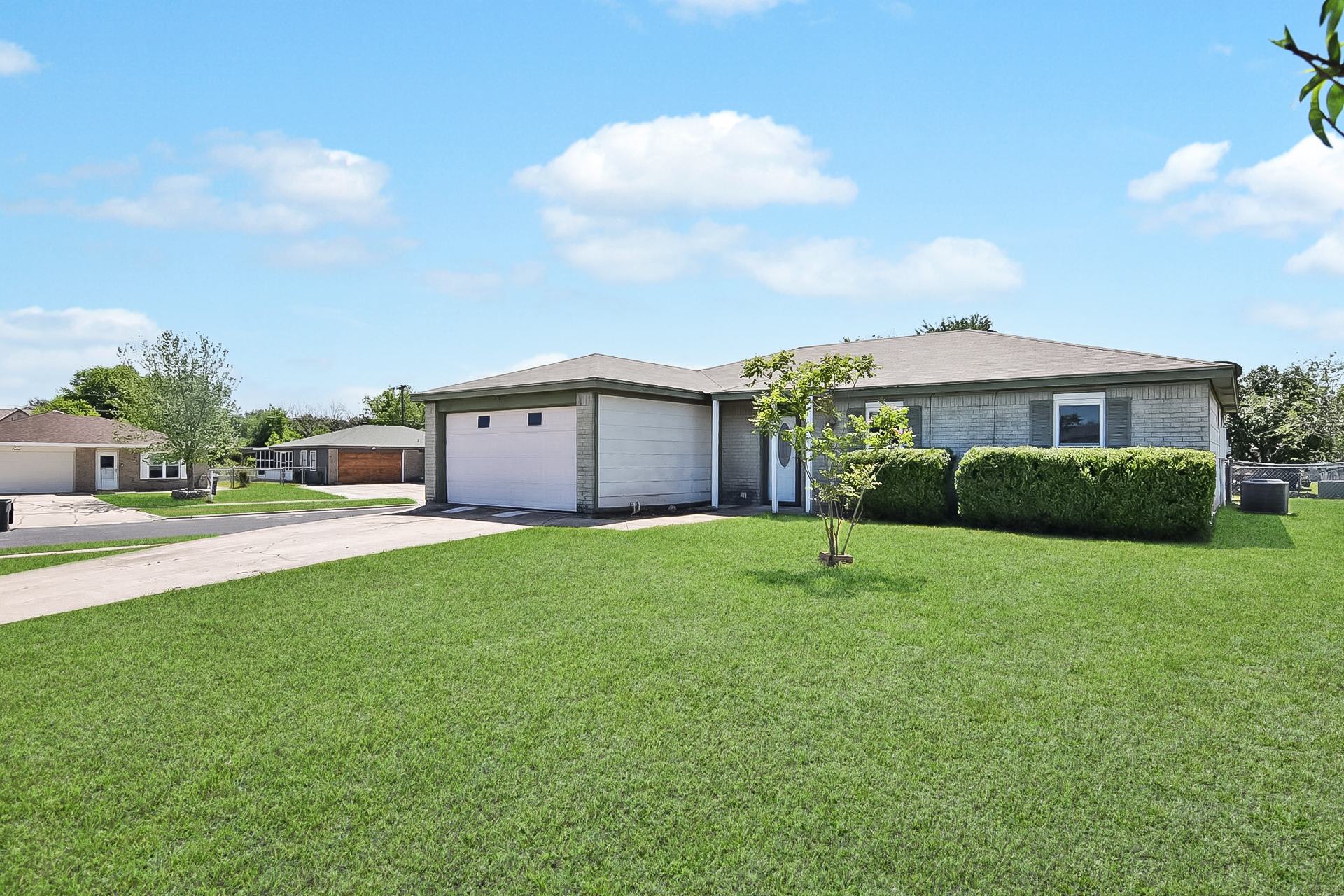 2800 Kim Dr – photo 2