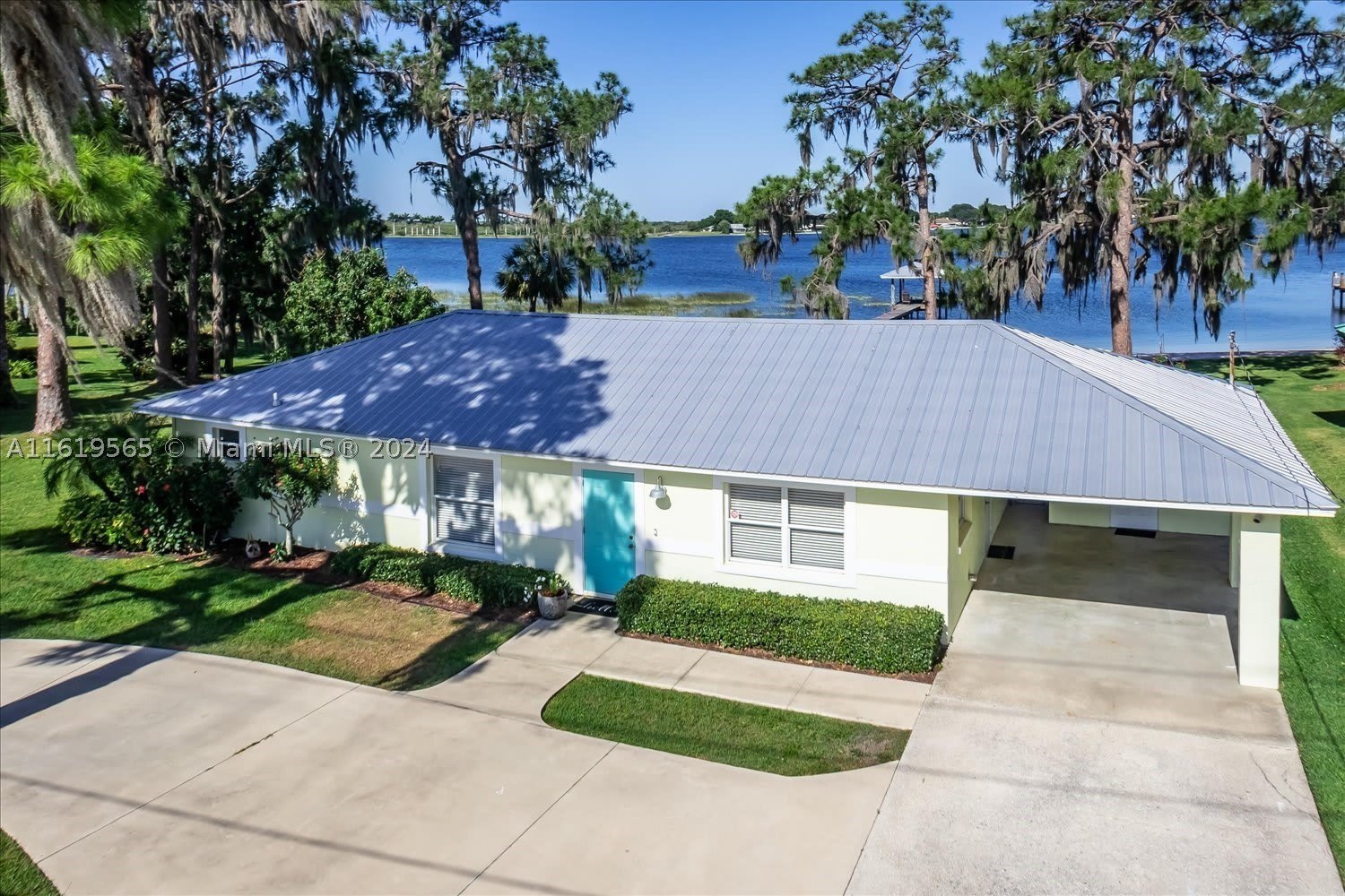 924 Lake Dr E – photo 3