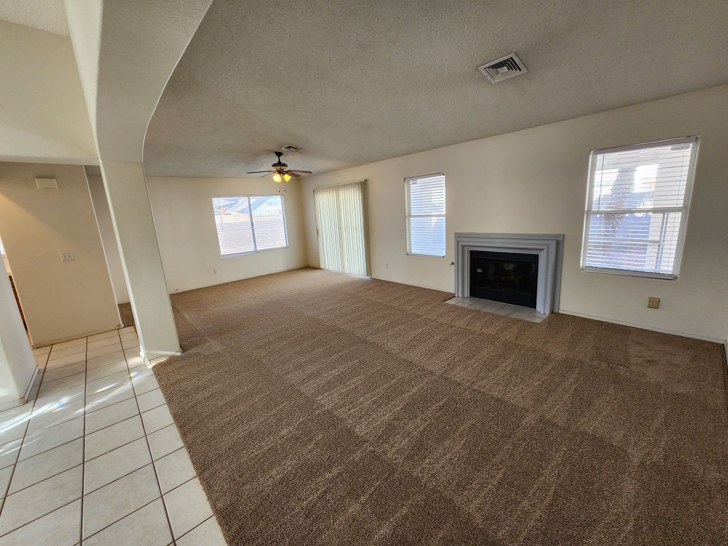 Beautiful Three Bedroom Home in Green Valley – photo 4