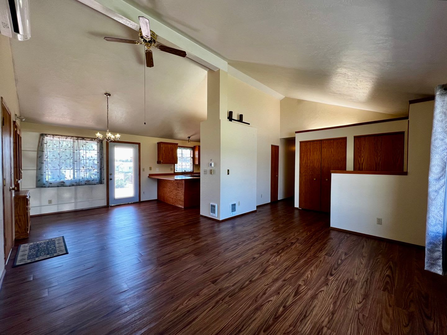 Move in special – photo 1