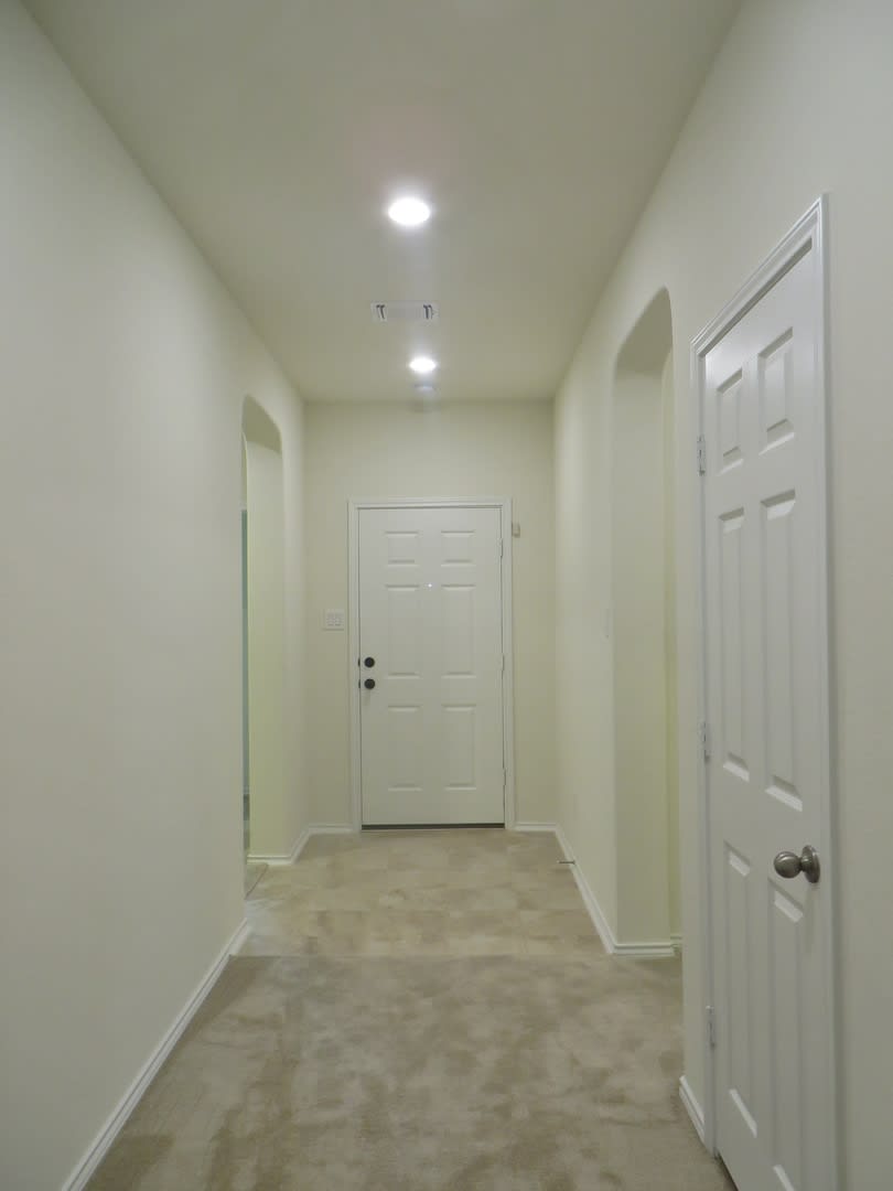 4 Bedroom 2 Bathroom Creekside At Georgetown Village Home – photo 2