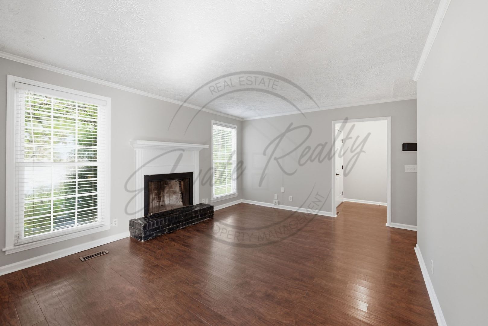 Beautiful Single-Level Home in Heritage Square – Fenced Backyard &amp; Prime Madison Location! – photo 4