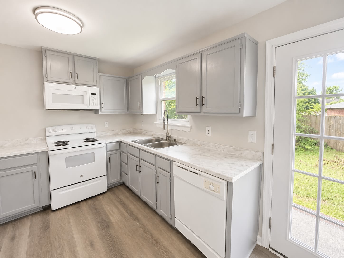 405 Institute Drive – photo 4