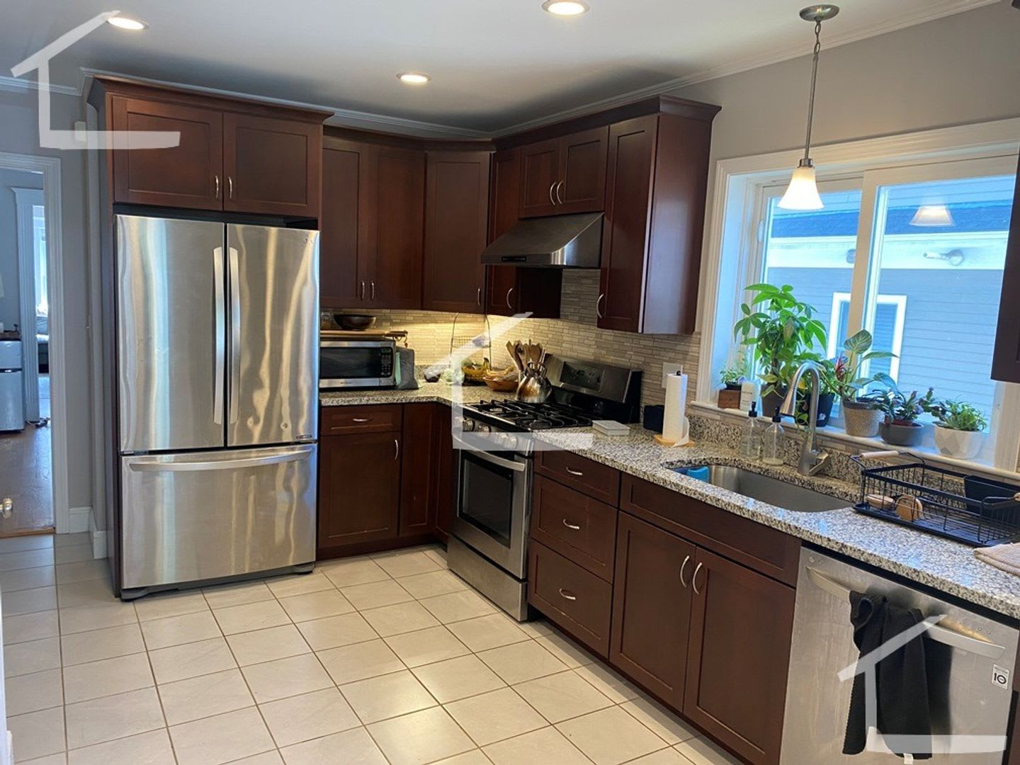 Modern Brighton 4 Bed 2 Bath With Deck – photo 4