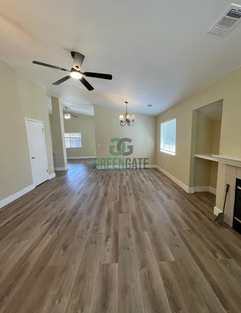 Make This Beautiful Home Yours Today! 3 Bedroom, 2 Bathroom! – photo 5