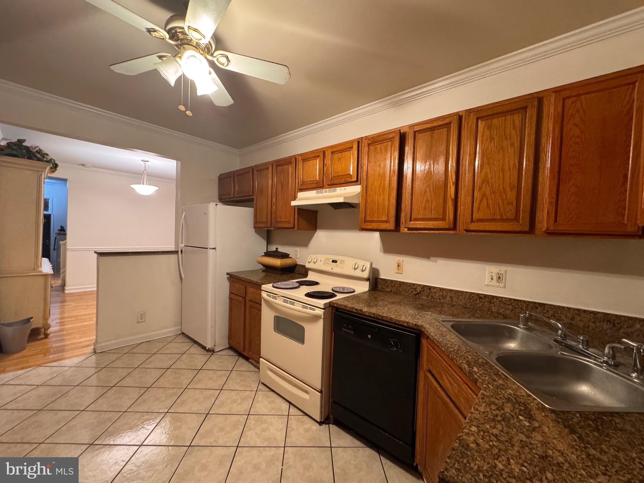 1009 W FAYETTE Street – photo 4