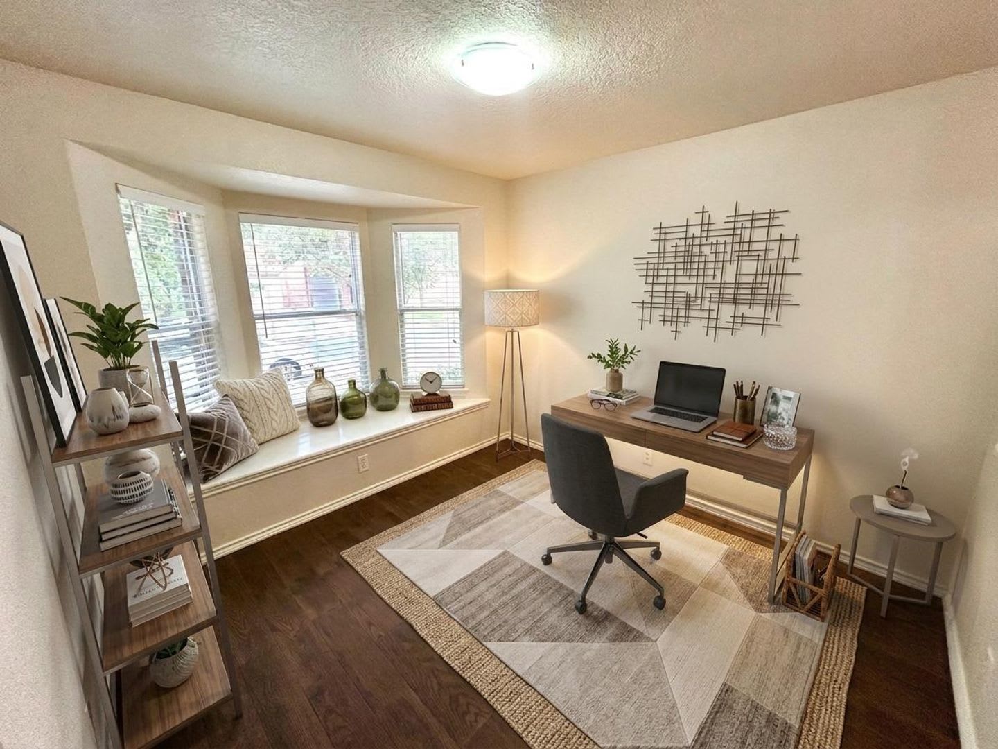 *MOVE IN SPECIAL* Beautiful 4-Bedroom Home Near UTSA & La Cantera! AVAILABLE NOW! – photo 2