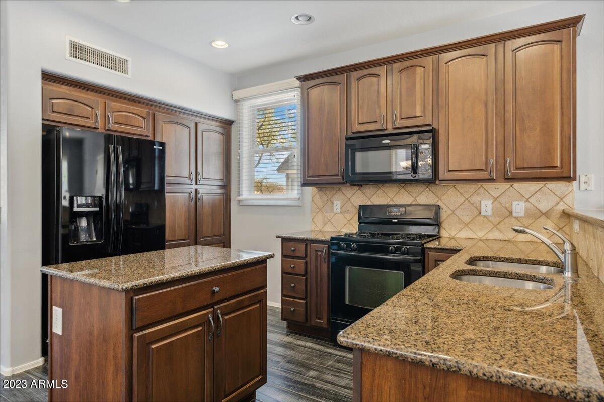 2233 E Pecan Rd – photo 3