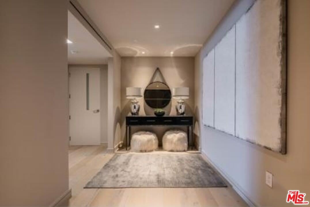 2391 Roscomare – photo 2