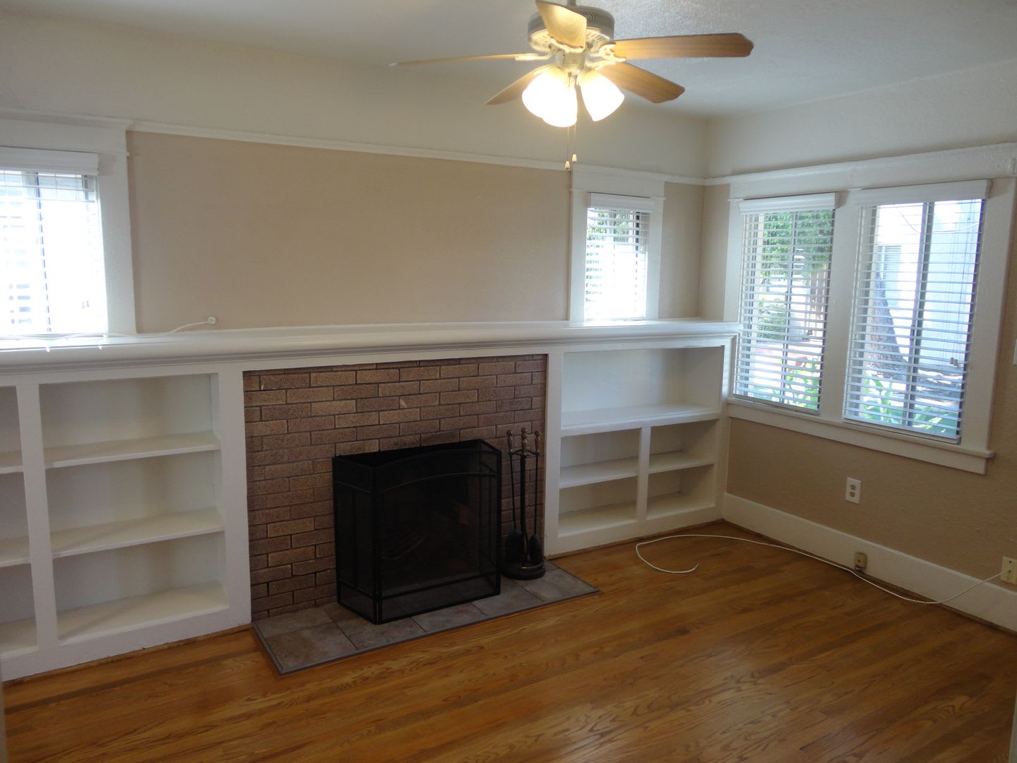 Two Bedroom One Bath Cottage With Hardwood Floors And Patio Move In Special 1000 Off 1St Month S Rent – photo 5
