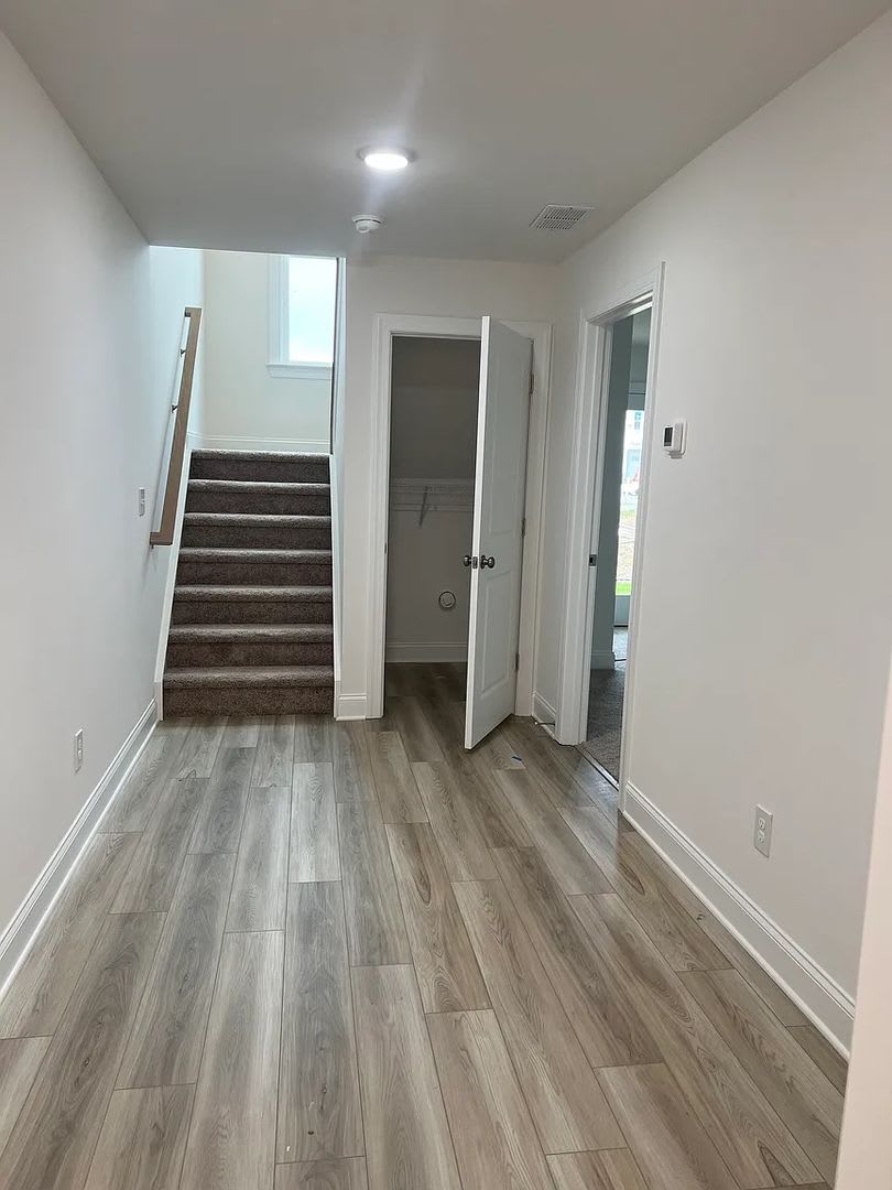 Room In 4 Bedroom Home At Walnut Hill Rd Nw – photo 3
