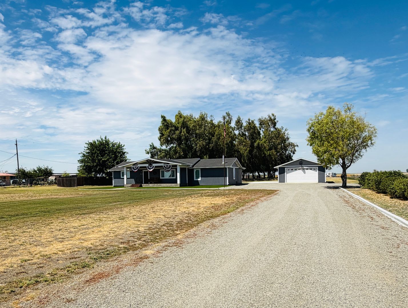 Beautiful Fully Furnished Remodeled Ranch Home on 1.84 Acres – photo 1