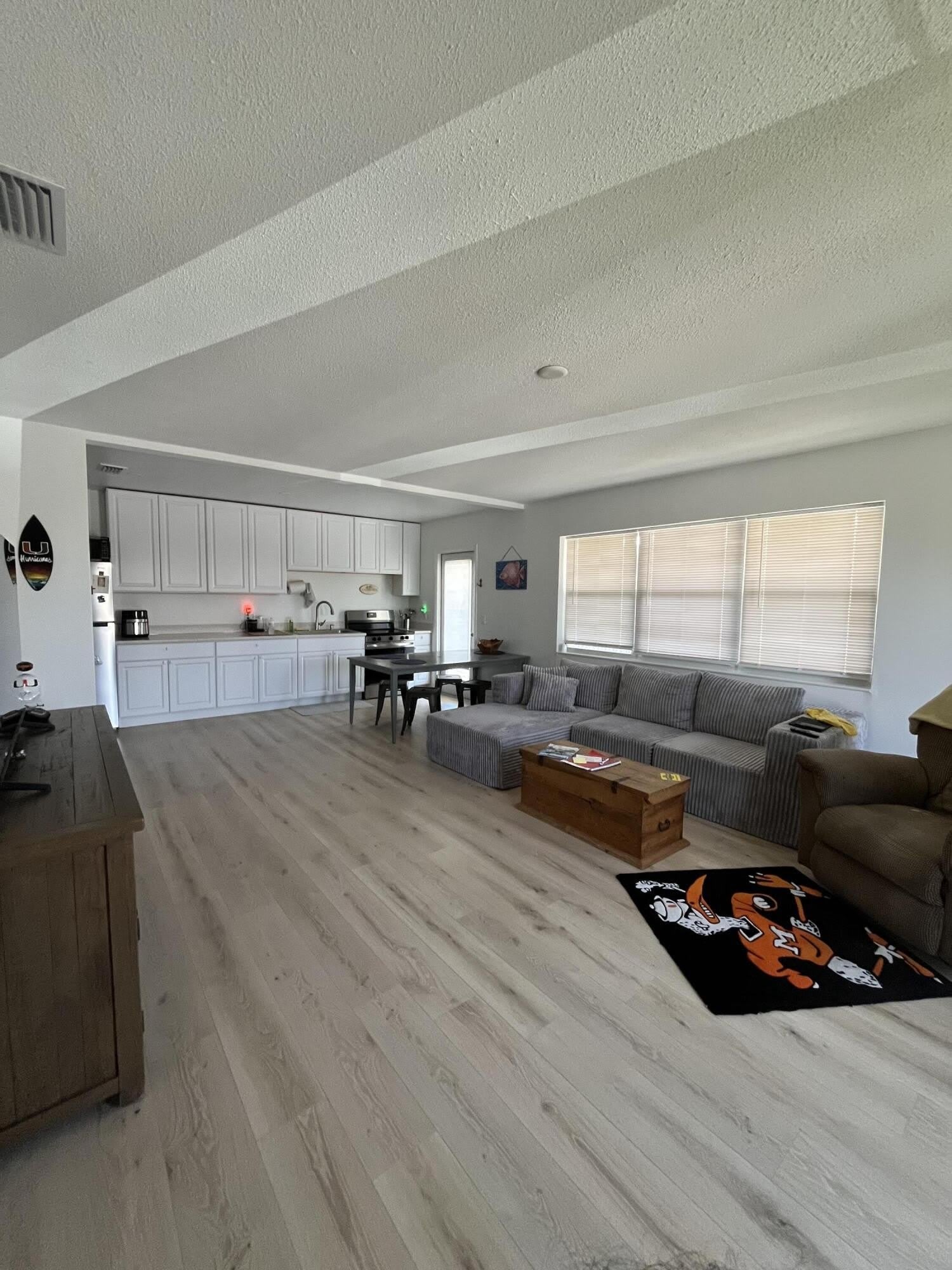2737 NE 28TH Street – photo 3
