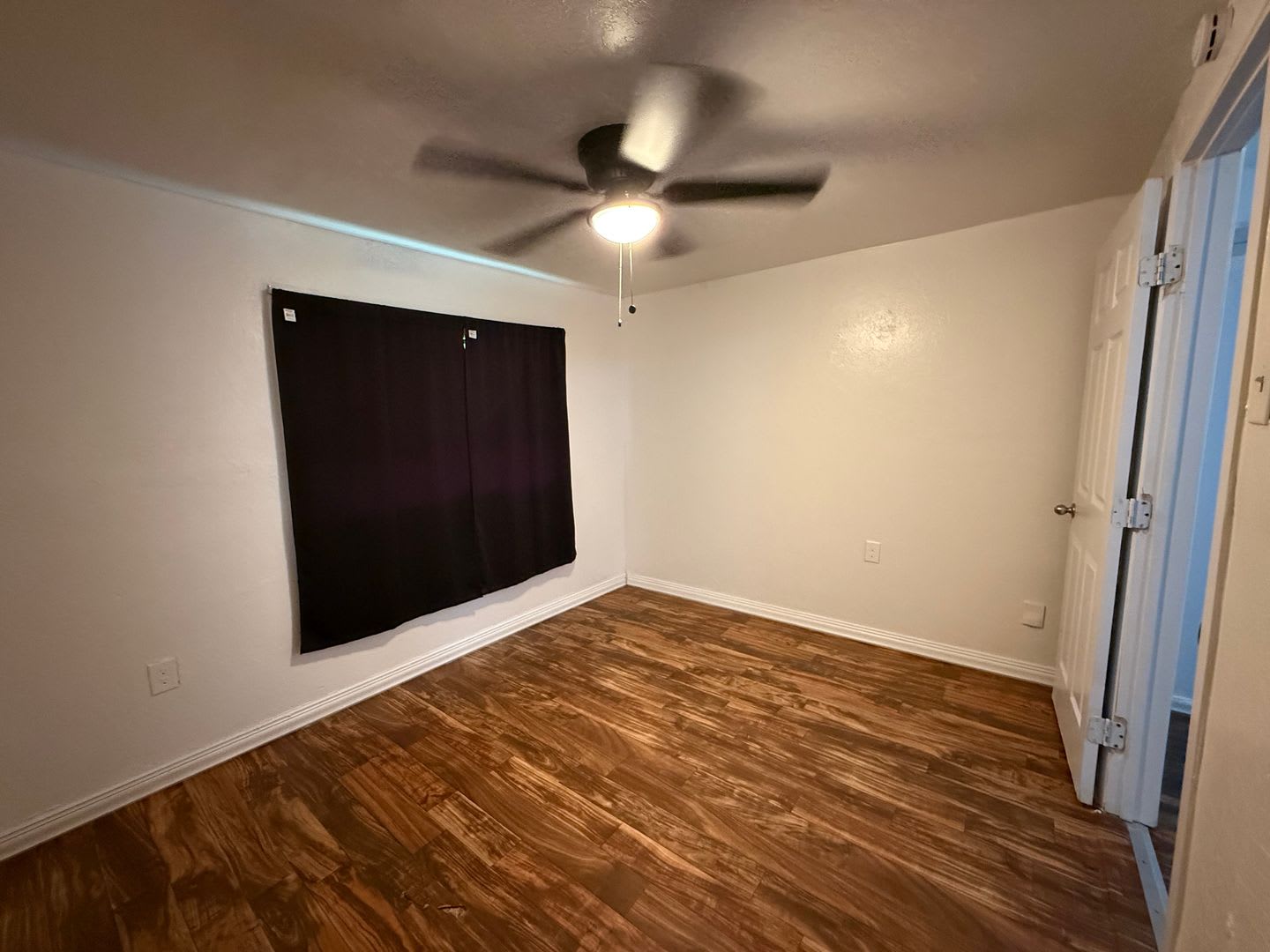 Charming 1-Bedroom Apartment with Hardwood Floors Near Downtown San Antonio – photo 4