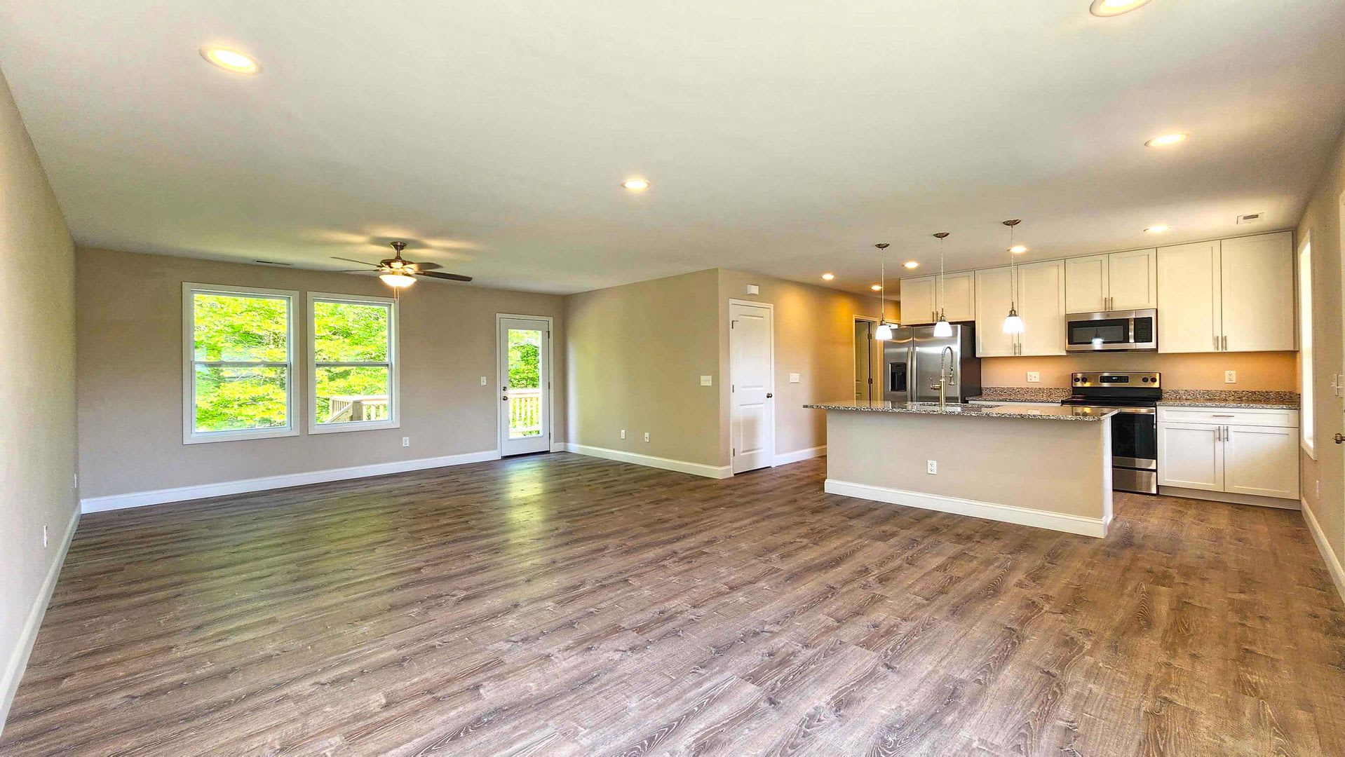 Lovely Newer Home – photo 2