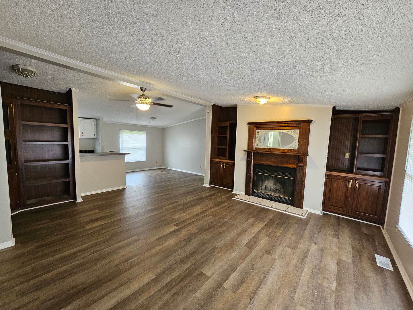 Renovated 3 Bedroom 2 Bath Home- Minutes from Shopping & Restaurants – photo 4