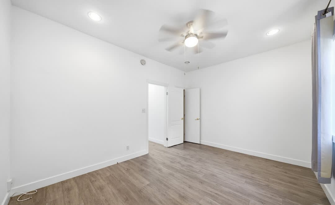 5760 Melrose Ave – photo 5