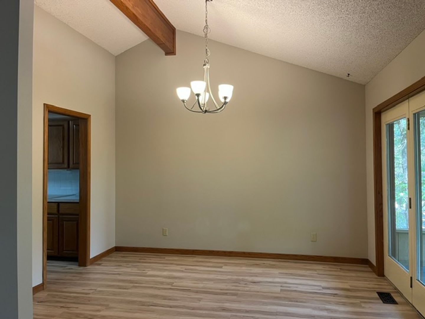 Bella Vista Close to Lake Windsor! – photo 5