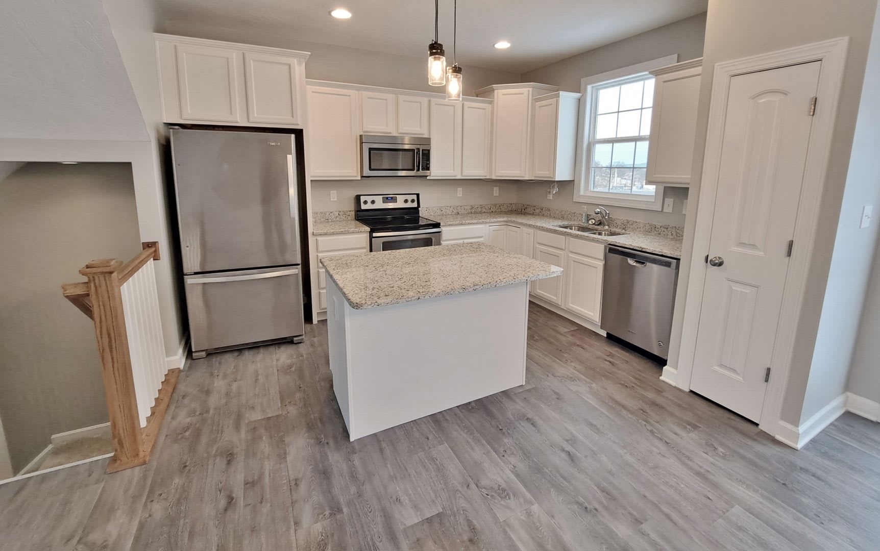 3 Bed / 2-1/2 Bath Single Family Town Home w/Attached1 Car Garage – photo 3