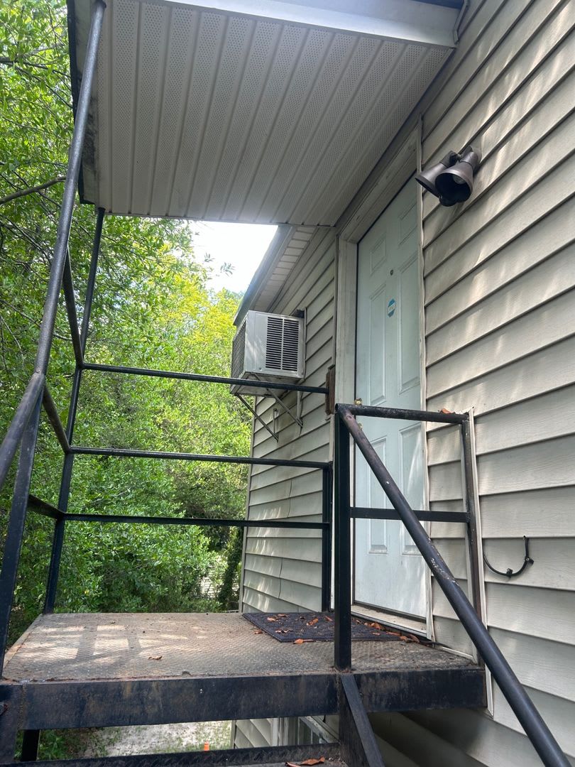 2-Bedroom Upstairs Apartment in Columbia’s Rosewood Area — $1,250/Month – photo 3