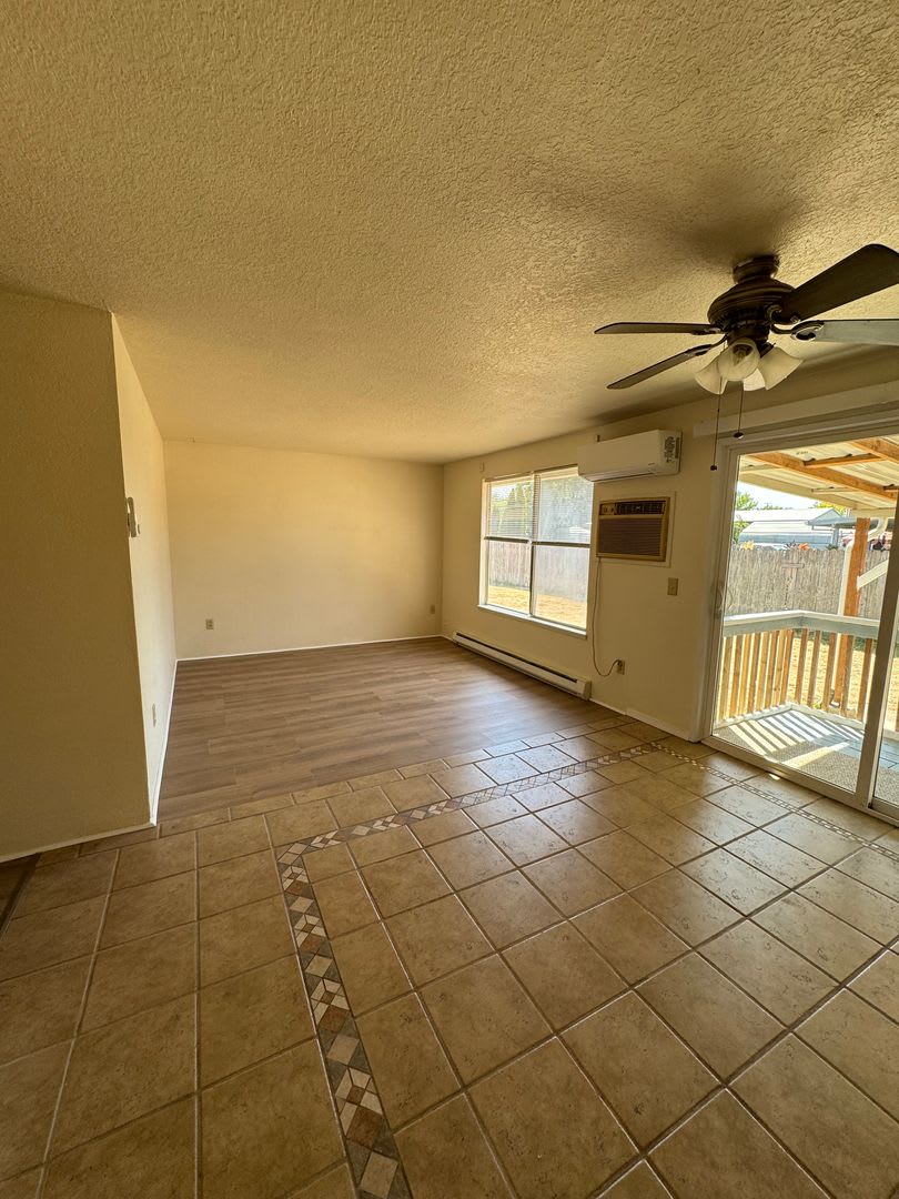 Green area 3 Bedroom 2 Bath with Garage – photo 5