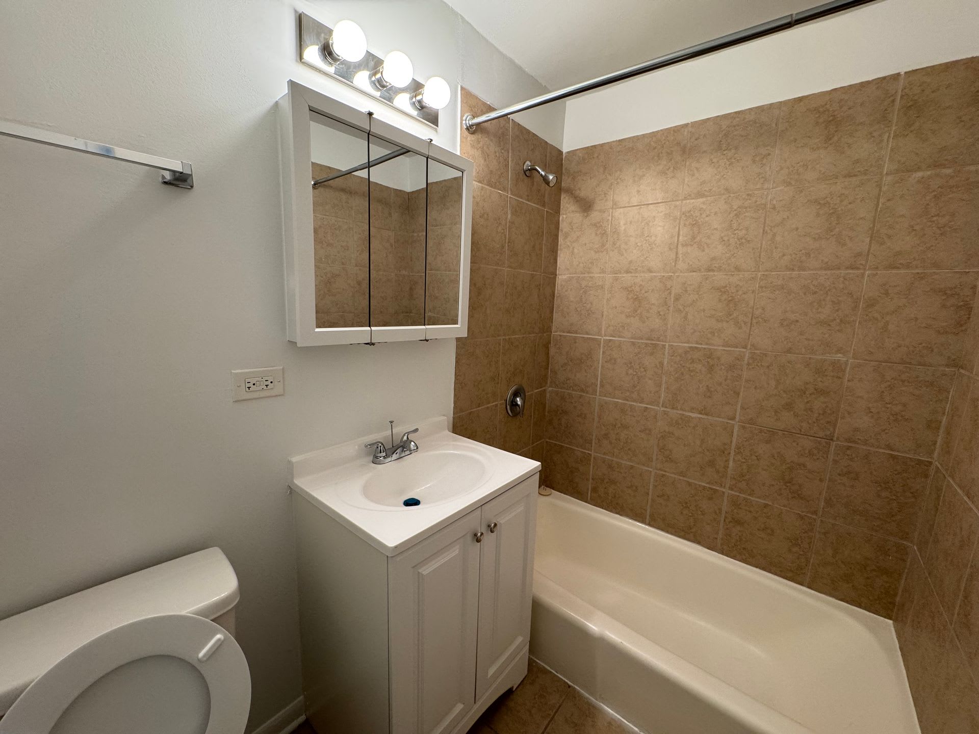 7949 S Winchester Ave – photo 4