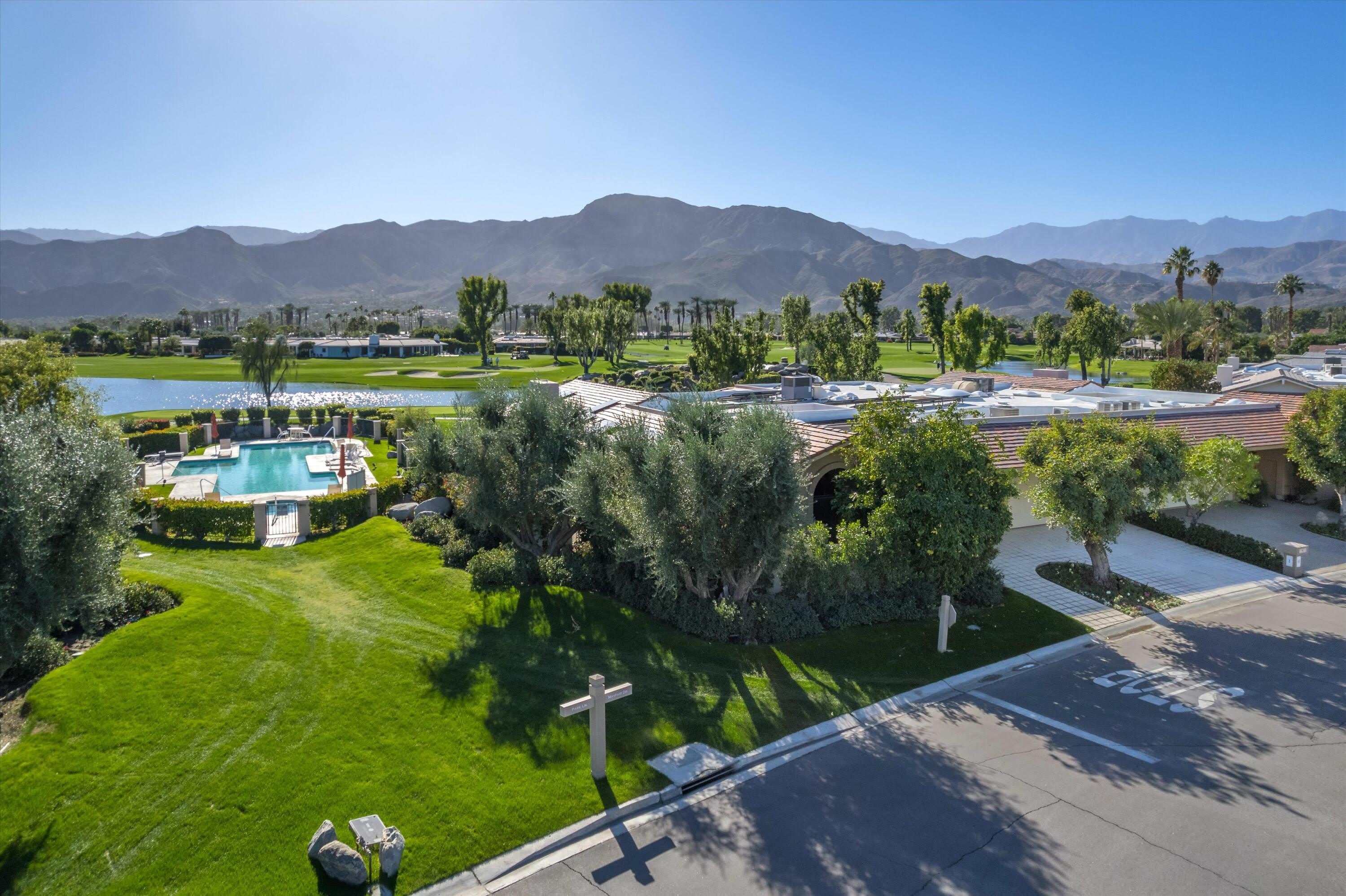 1 Mayfair Drive – photo 3
