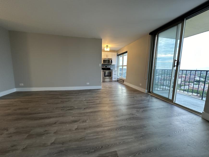 1212 North LaSalle Drive – photo 1