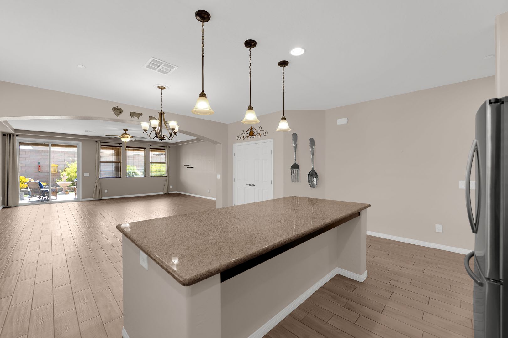 Gorgeous Single Story Home Located In Tuscany Community Tons Of Upgrades 3 Large Bedrooms Open Floorplan – photo 4