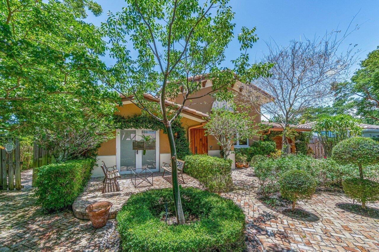 870 NW 7th Street – photo 3