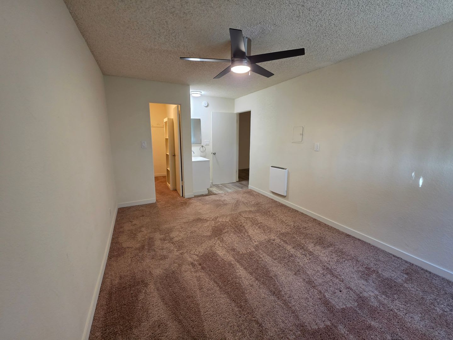 12850 Branford Street – photo 3