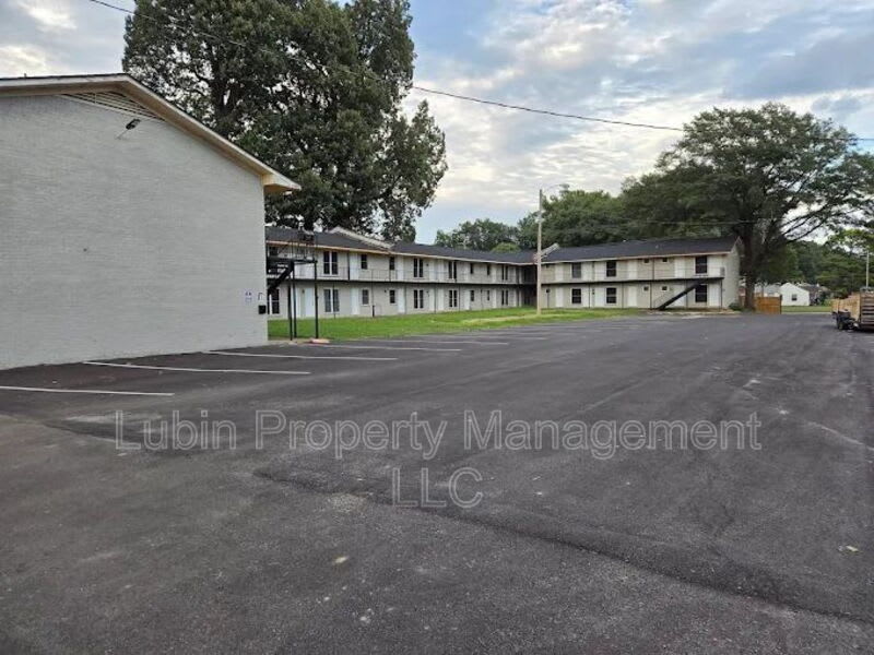 1711 Pendleton St – photo 2