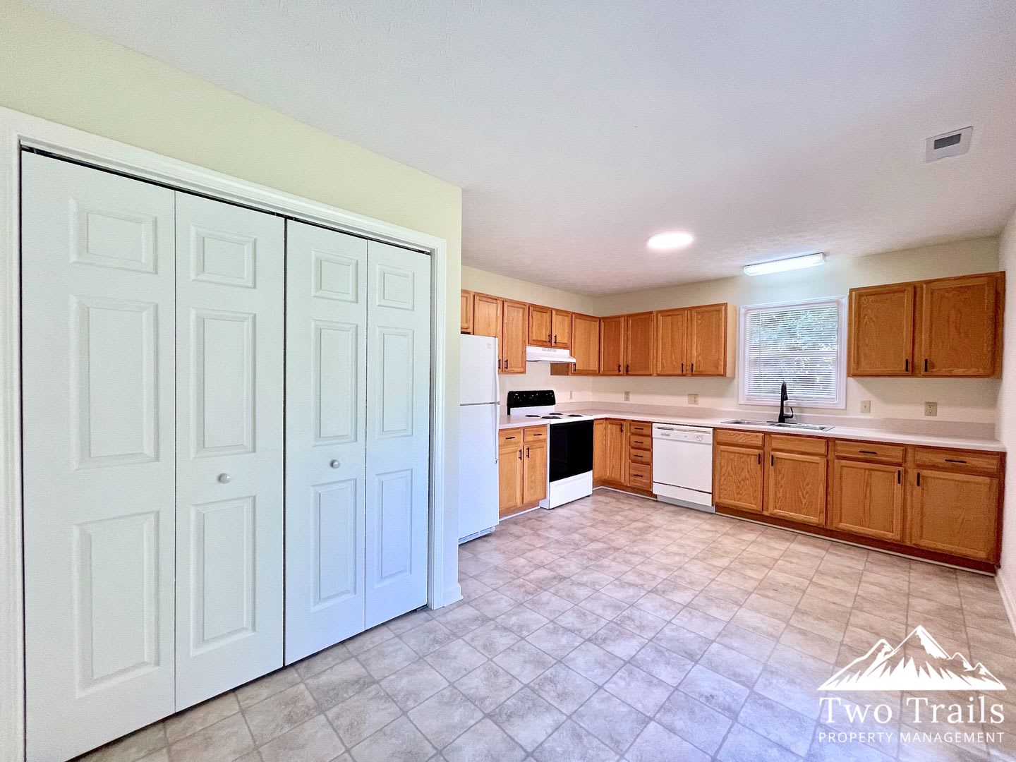 CHARMING 2 BED/2 BATH ON PRIVATE CUL-DE-SAC – photo 5