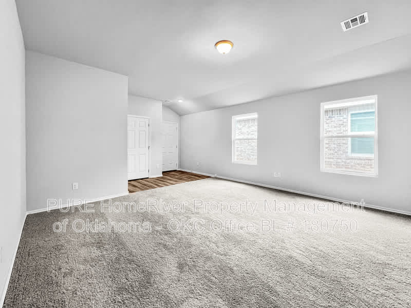927 Hudson Rd – photo 2