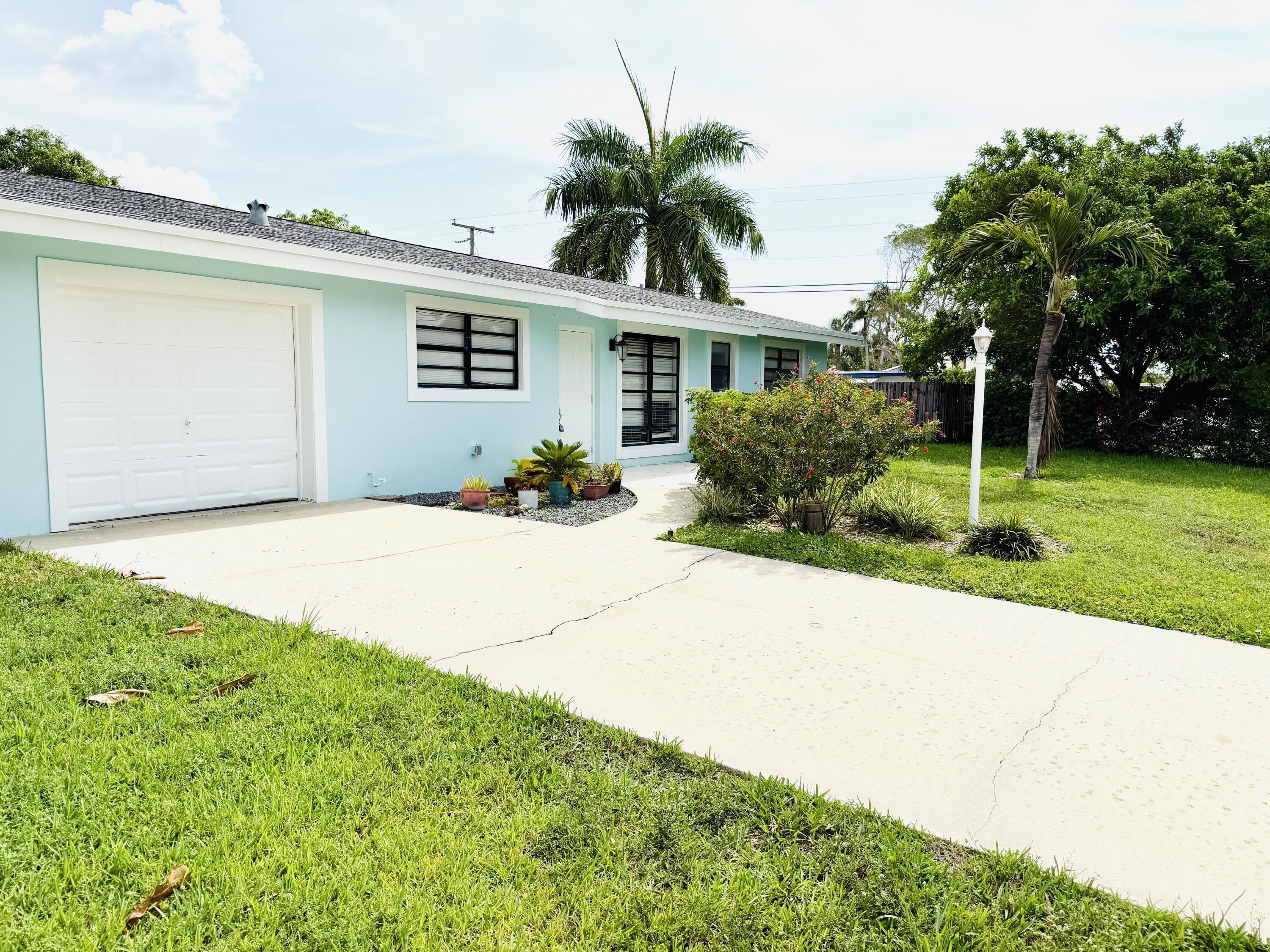 477 NE 35th Street – photo 2