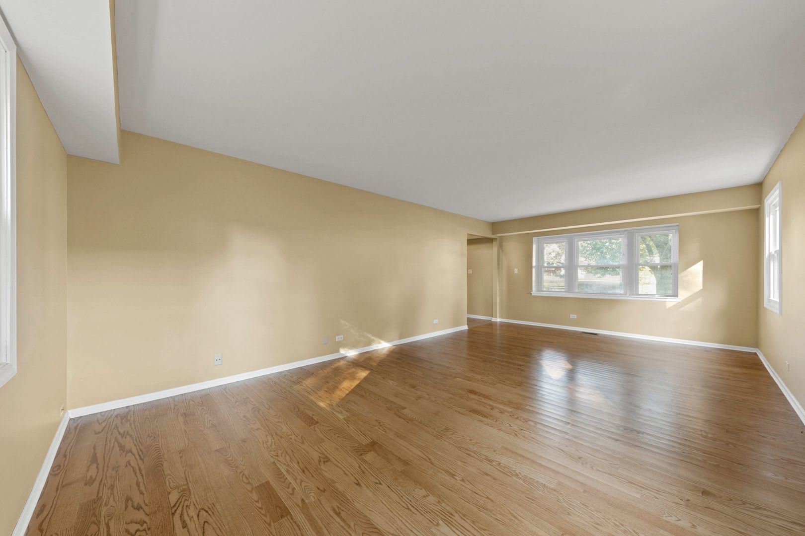 Buffalo Grove 4 Bedroom located in the Stephenson School District! – photo 4