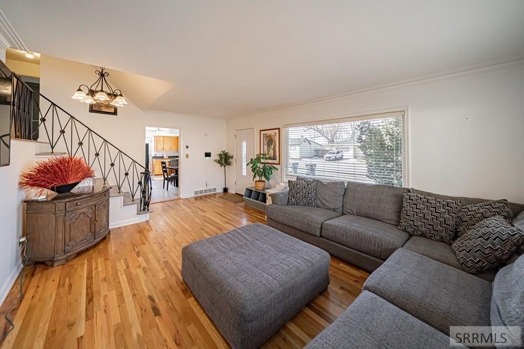 976 Canyon Avenue – photo 4
