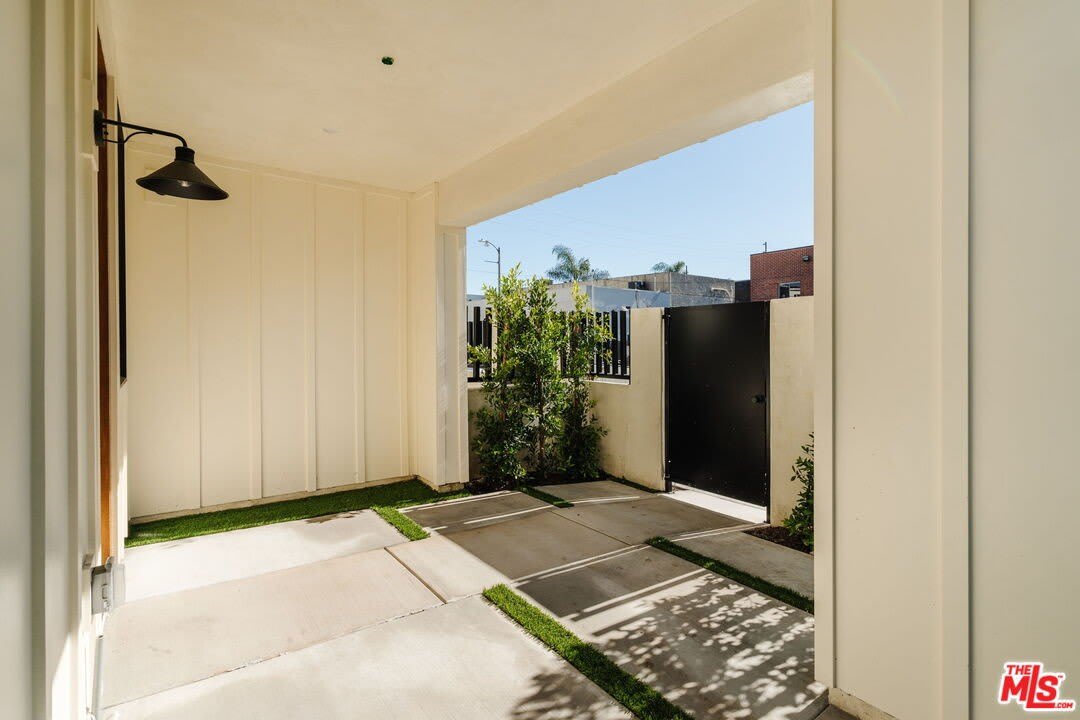 6765 1/2 Lexington Ave – photo 3