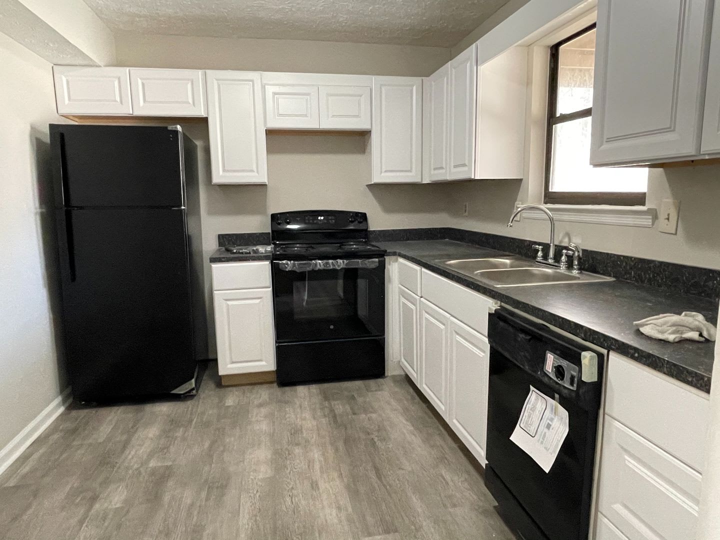 Spacious 2 Bedroom/2 Bath Townhome – photo 4