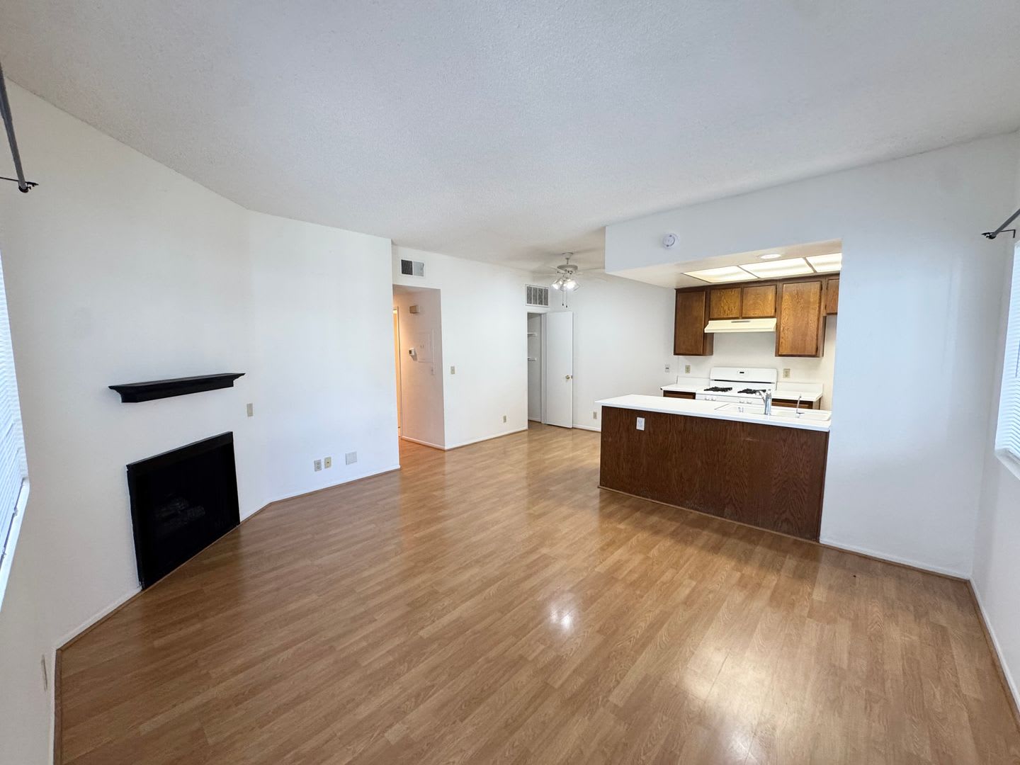 Charming 2 Bedroom-2Bath Condo in Garden Grove! – photo 2
