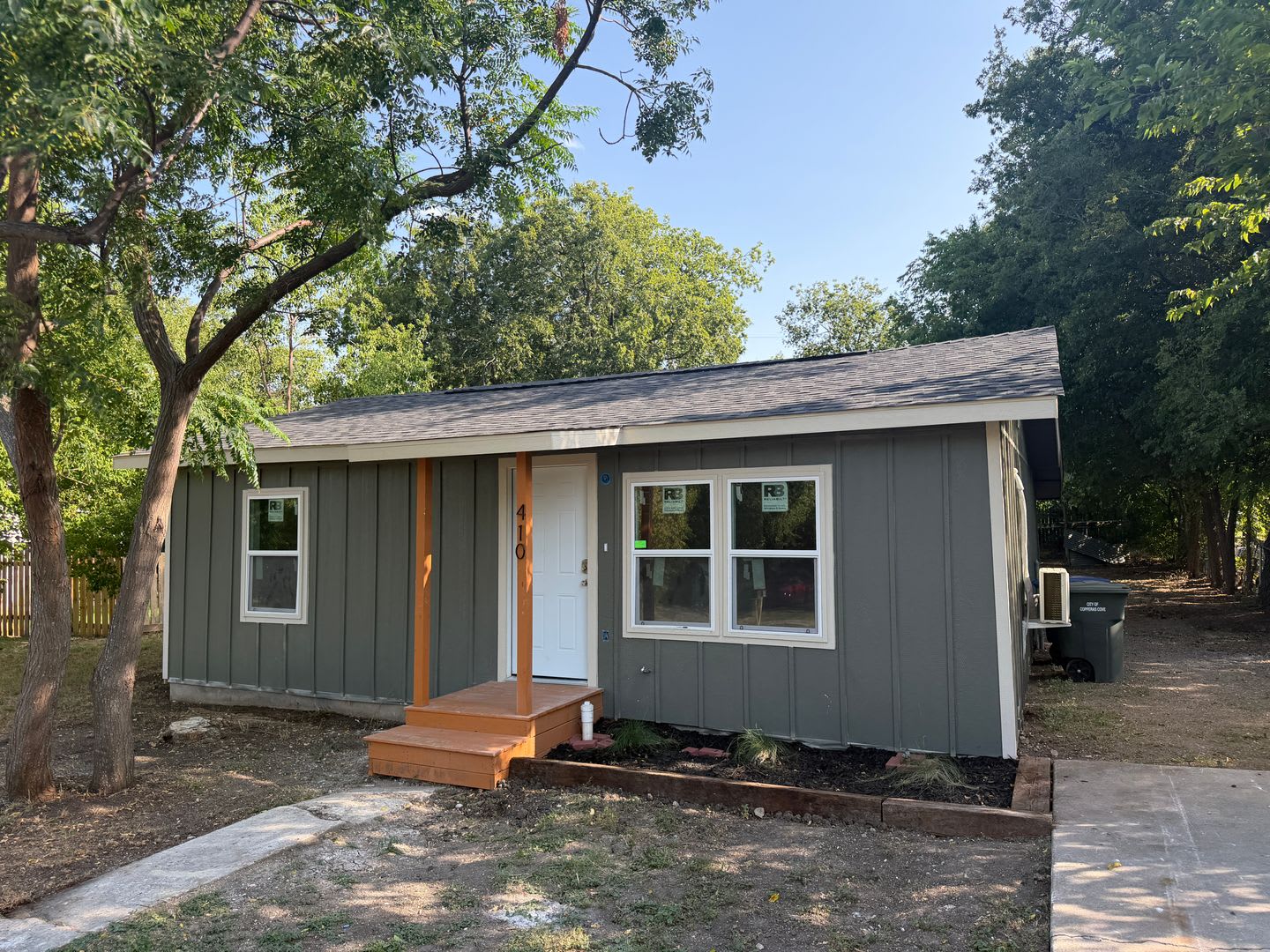 Newly Remodeled 2/1 with Large Backyard – photo 1