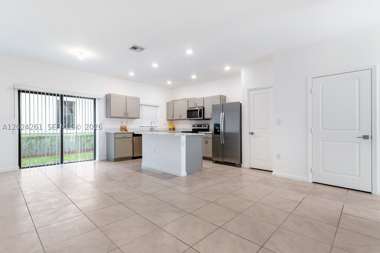 1170 SW 7th Ct – photo 5