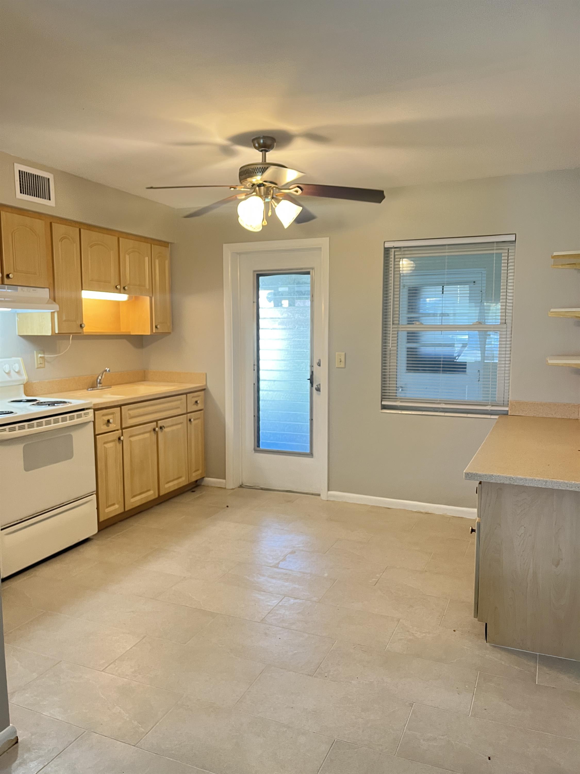 4620 SE 4th Pl – photo 3
