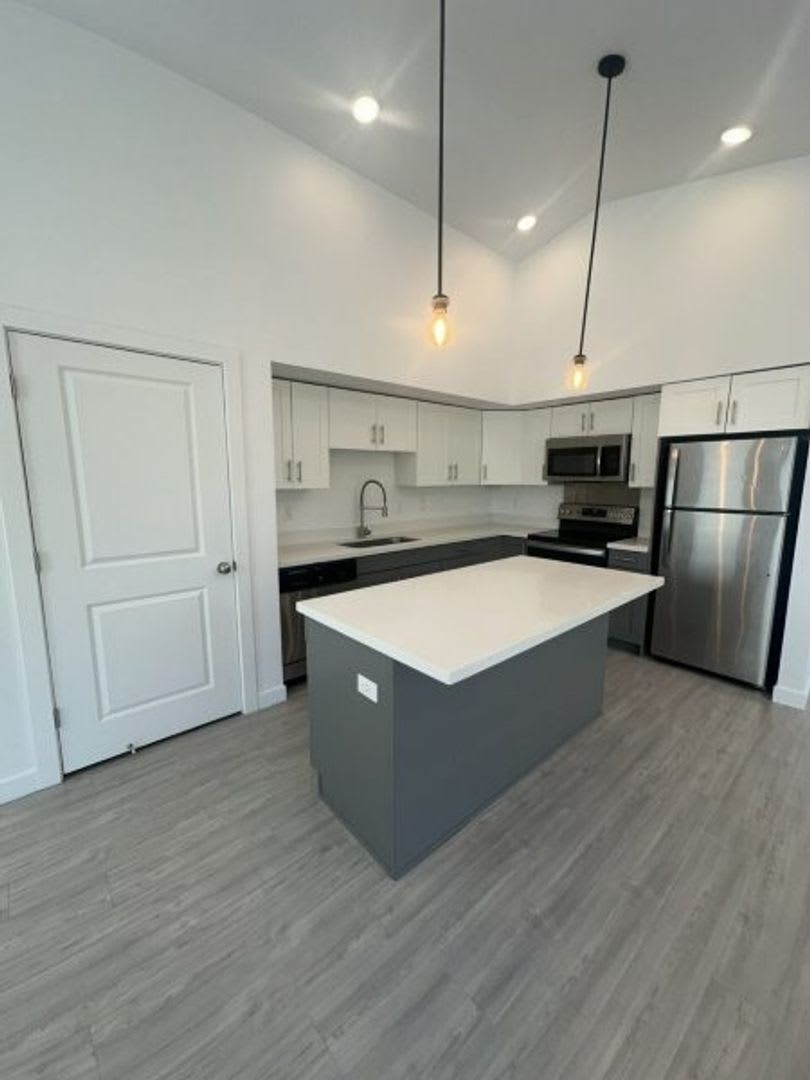 A New Season Starts Here! 4 Weeks Rent Free + $0 Down Deposit OAC – photo 2